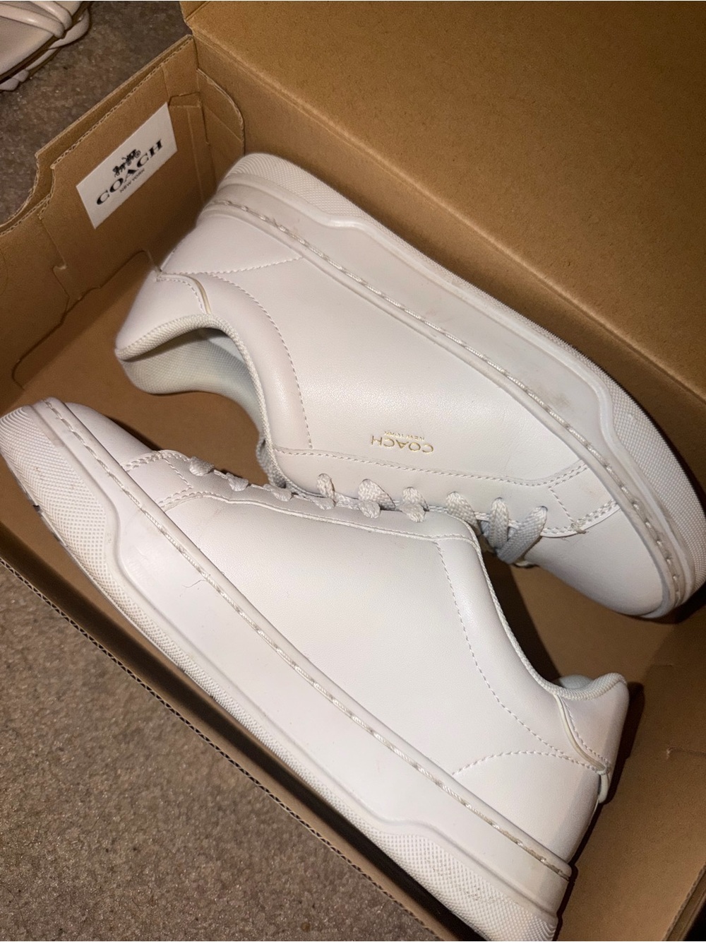Coach White Leather women’s Low-Top Sneakers